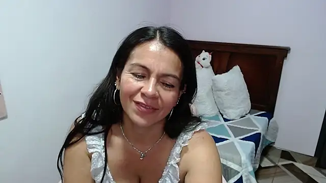 camilavargas  online show from 07/28/26, 08:52
