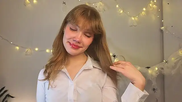 Snapshot of pienaple chatting on 10/31/25, 04:02 pienaple online show from 10/31/25, 04:02