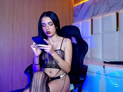 Snapshot of sophiadoll_tf chatting on 10/17/25, 09:06 sophiadoll tf online show from 10/17/25, 09:06