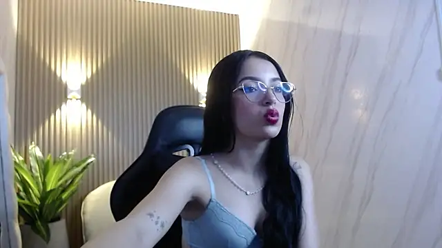 Snapshot of sophiadoll_tf chatting on 11/04/25, 05:12 sophiadoll tf online show from 11/04/25, 05:12