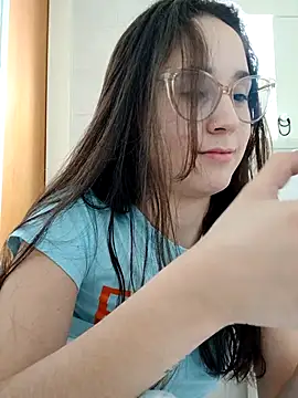 Snapshot of linameii chatting on 10/30/25, 02:46 linameii online show from 10/30/25, 02:46