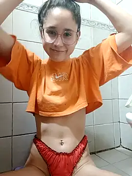 Snapshot of linameii chatting on 11/13/25, 04:00 linameii online show from 11/13/25, 04:00