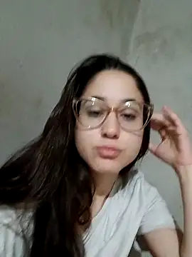Snapshot of linameii chatting on 11/17/25, 06:30 linameii online show from 11/17/25, 06:30