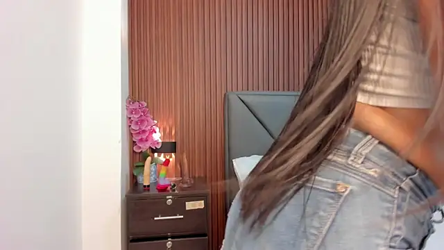 molly lovee  online show from 05/05/26, 07:00