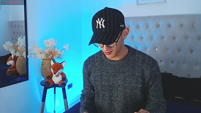 Snapshot of SalvadorFit chatting on 09/25/25, 08:45 SalvadorFit online show from 09/25/25, 08:45