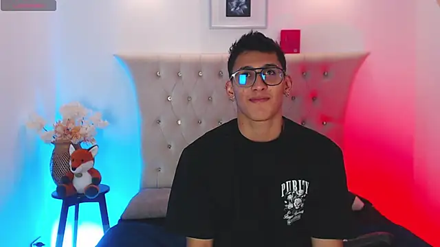 Snapshot of SalvadorFit chatting on 09/26/25, 09:08 SalvadorFit online show from 09/26/25, 09:08