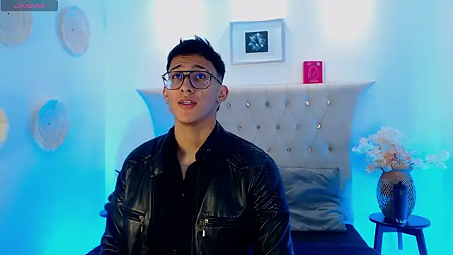 Snapshot of SalvadorFit chatting on 09/28/25, 08:47 SalvadorFit online show from 09/28/25, 08:47