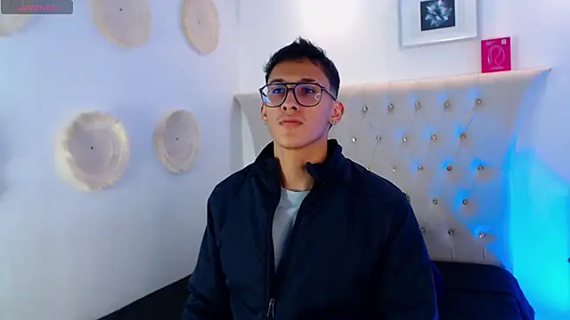 Snapshot of SalvadorFit chatting on 09/29/25, 08:46 SalvadorFit online show from 09/29/25, 08:46