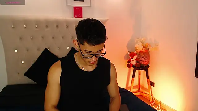 Snapshot of SalvadorFit chatting on 09/30/25, 08:58 SalvadorFit online show from 09/30/25, 08:58