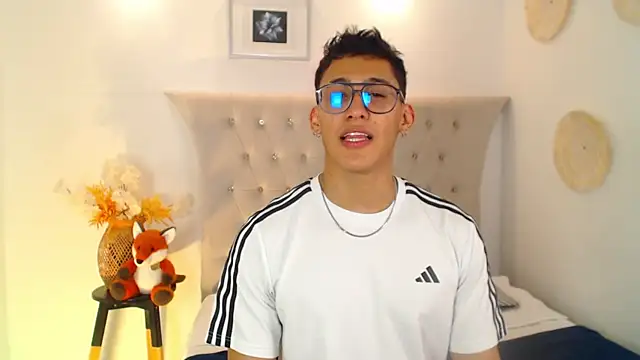 Snapshot of SalvadorFit chatting on 10/01/25, 08:48 SalvadorFit online show from 10/01/25, 08:48