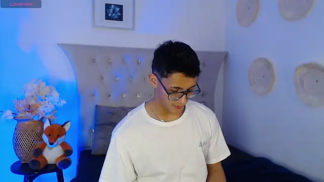 Snapshot of SalvadorFit chatting on 10/03/25, 08:50 SalvadorFit online show from 10/03/25, 08:50