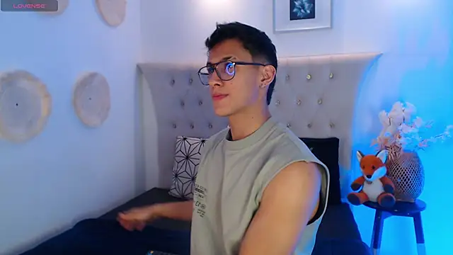 Snapshot of SalvadorFit chatting on 10/05/25, 08:29 SalvadorFit online show from 10/05/25, 08:29