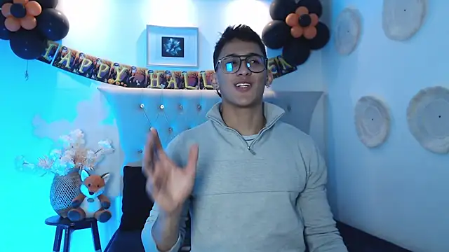 Snapshot of SalvadorFit chatting on 10/14/25, 08:42 SalvadorFit online show from 10/14/25, 08:42