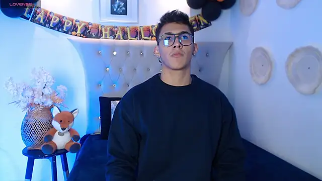 Snapshot of SalvadorFit chatting on 10/28/25, 08:22 SalvadorFit online show from 10/28/25, 08:22