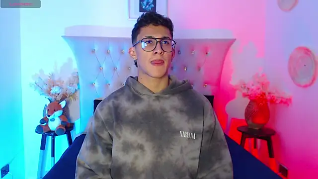 Snapshot of SalvadorFit chatting on 11/06/25, 08:32 SalvadorFit online show from 11/06/25, 08:32