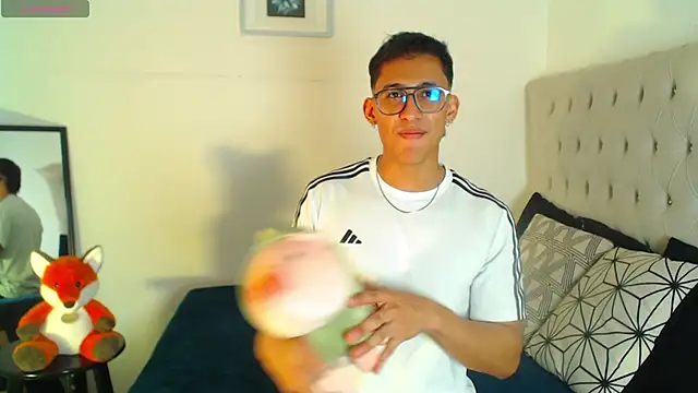 Snapshot of SalvadorFit chatting on 11/09/25, 08:29 SalvadorFit online show from 11/09/25, 08:29