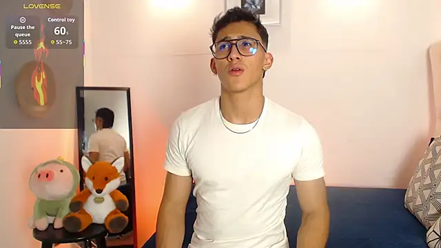 Snapshot of SalvadorFit chatting on 11/10/25, 08:08 SalvadorFit online show from 11/10/25, 08:08