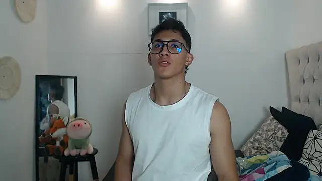 Snapshot of SalvadorFit chatting on 11/12/25, 08:41 SalvadorFit online show from 11/12/25, 08:41