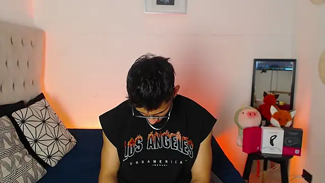 Snapshot of SalvadorFit chatting on 11/14/25, 08:40 SalvadorFit online show from 11/14/25, 08:40