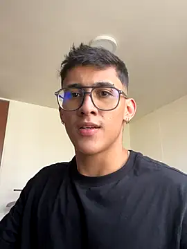 Snapshot of SalvadorFit chatting on 11/22/25, 08:19 SalvadorFit online show from 11/22/25, 08:19