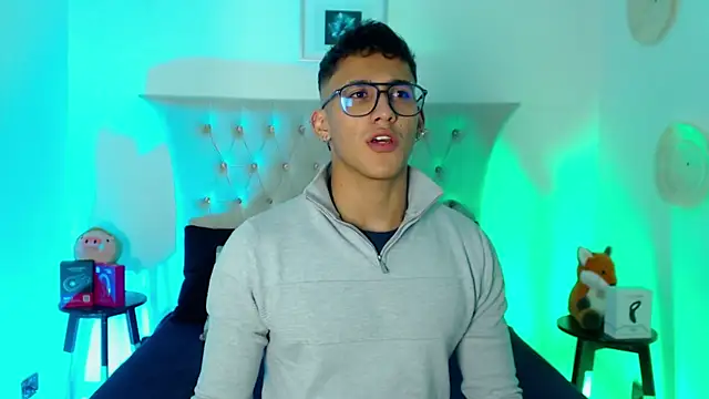 Snapshot of SalvadorFit chatting on 11/25/25, 08:42 SalvadorFit online show from 11/25/25, 08:42