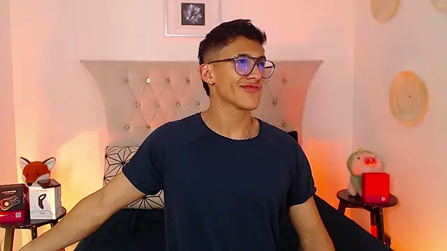 Snapshot of SalvadorFit chatting on 12/01/25, 08:47 SalvadorFit online show from 12/01/25, 08:47