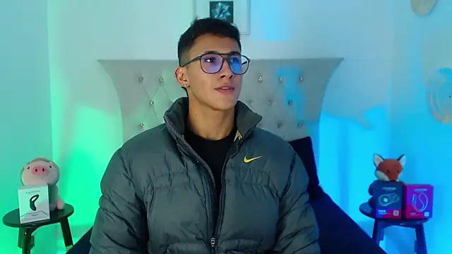 Snapshot of SalvadorFit chatting on 12/03/25, 08:29 SalvadorFit online show from 12/03/25, 08:29