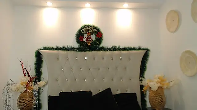 Snapshot of SalvadorFit chatting on 12/13/25, 08:36 SalvadorFit online show from 12/13/25, 08:36