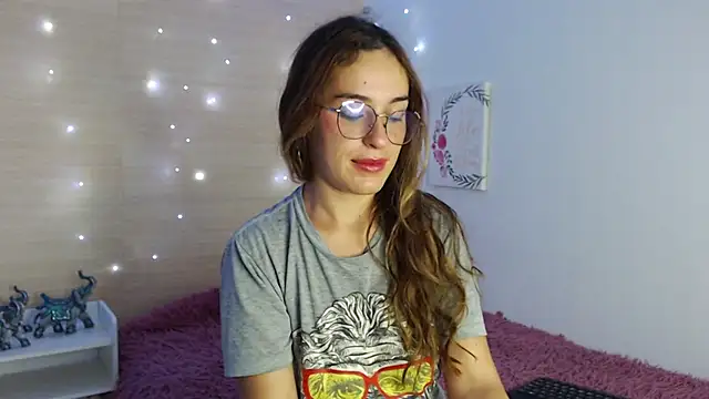 Snapshot of kat_desiree chatting on 10/13/25, 11:32 kat desiree online show from 10/13/25, 11:32