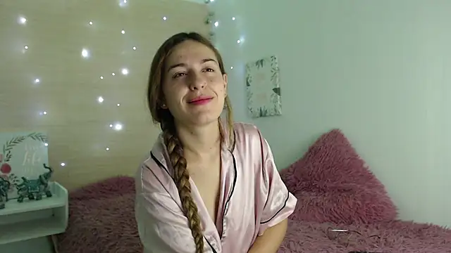 Snapshot of kat_desiree chatting on 10/19/25, 11:33 kat desiree online show from 10/19/25, 11:33