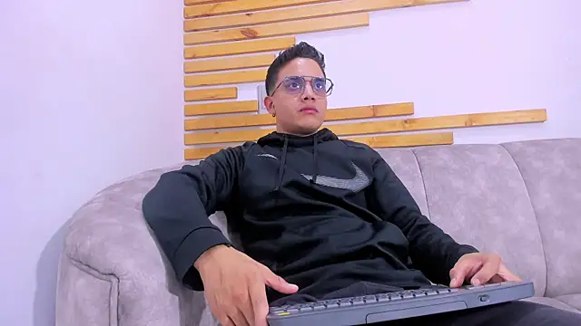 axel vega online show from 09/19/25, 07:14