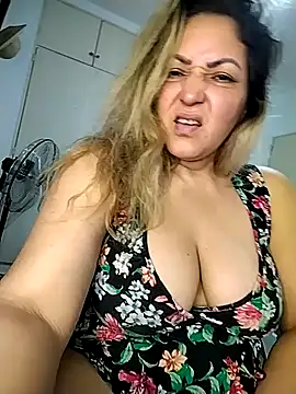 Snapshot of Lunita86 chatting on 10/24/25, 02:13 Lunita86 online show from 10/24/25, 02:13