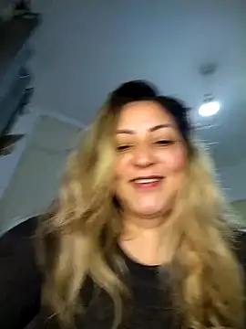 Snapshot of Lunita86 chatting on 10/25/25, 02:19 Lunita86 online show from 10/25/25, 02:19