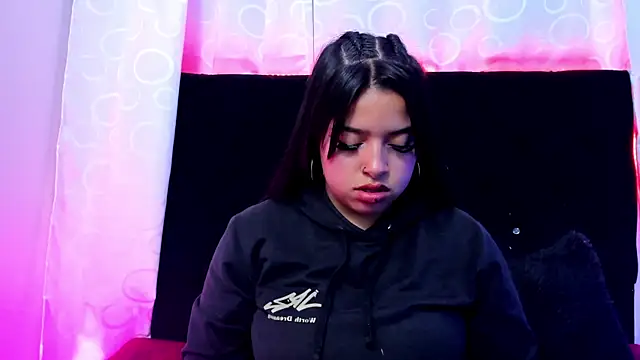 Snapshot of queen_salomme chatting on 12/18/25, 08:59 queen salomme online show from 12/18/25, 08:59