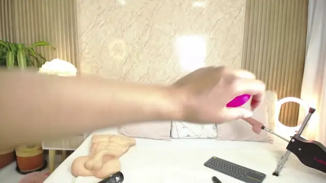 Snapshot of LawGoldman chatting on 09/28/25, 12:27 LawGoldman online show from 09/28/25, 12:27