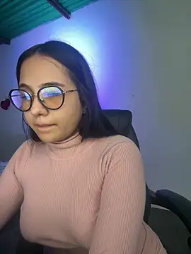 Snapshot of sacha_torres02 chatting on 04/02/26, 04:10 sacha torres02 online show from 04/02/26, 04:10