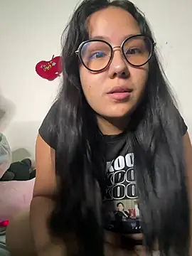 Snapshot of sacha_torres02 chatting on 05/28/26, 04:21 sacha torres02 online show from 05/28/26, 04:21