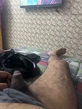 Snapshot of aflatoon121 chatting on 11/12/25, 01:44 aflatoon121 online show from 11/12/25, 01:44