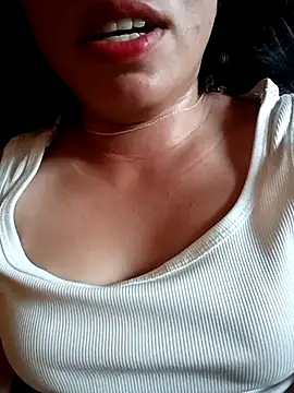 Snapshot of tulipsexy chatting on 10/13/25, 06:13 tulipsexy online show from 10/13/25, 06:13