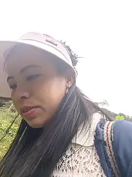 Snapshot of tulipsexy chatting on 10/17/25, 04:37 tulipsexy online show from 10/17/25, 04:37