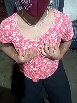 Snapshot of Cute_Couple59 chatting on 09/29/25, 07:51 Cute Couple59 online show from 09/29/25, 07:51