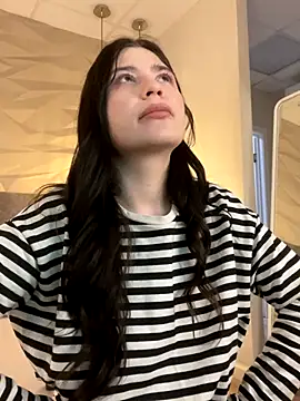 Valerie Ohara online show from 10/10/25, 04:33