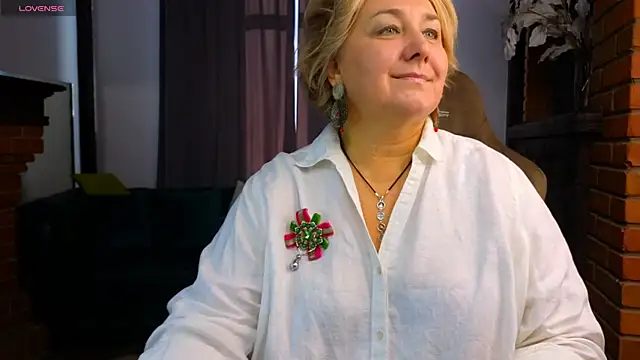 Snapshot of Marta_Wils chatting on 09/26/25, 03:21 Marta Wils online show from 09/26/25, 03:21