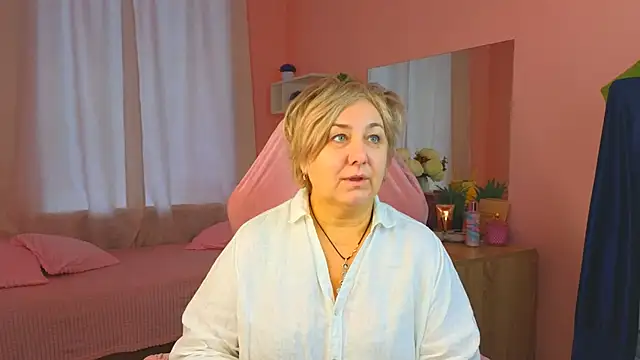 Snapshot of Marta_Wils chatting on 10/07/25, 02:09 Marta Wils online show from 10/07/25, 02:09