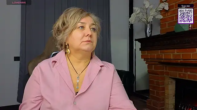 Snapshot of Marta_Wils chatting on 10/09/25, 12:41 Marta Wils online show from 10/09/25, 12:41