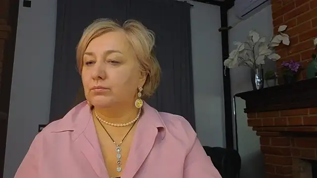 Snapshot of Marta_Wils chatting on 10/11/25, 12:21 Marta Wils online show from 10/11/25, 12:21