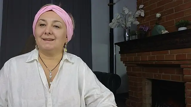 Snapshot of Marta_Wils chatting on 10/14/25, 04:24 Marta Wils online show from 10/14/25, 04:24