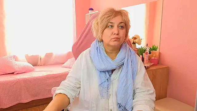 Snapshot of Marta_Wils chatting on 10/15/25, 02:11 Marta Wils online show from 10/15/25, 02:11