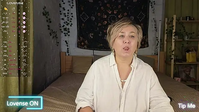 Snapshot of Marta_Wils chatting on 10/16/25, 01:39 Marta Wils online show from 10/16/25, 01:39