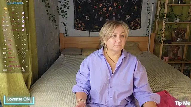 Snapshot of Marta_Wils chatting on 10/18/25, 03:09 Marta Wils online show from 10/18/25, 03:09